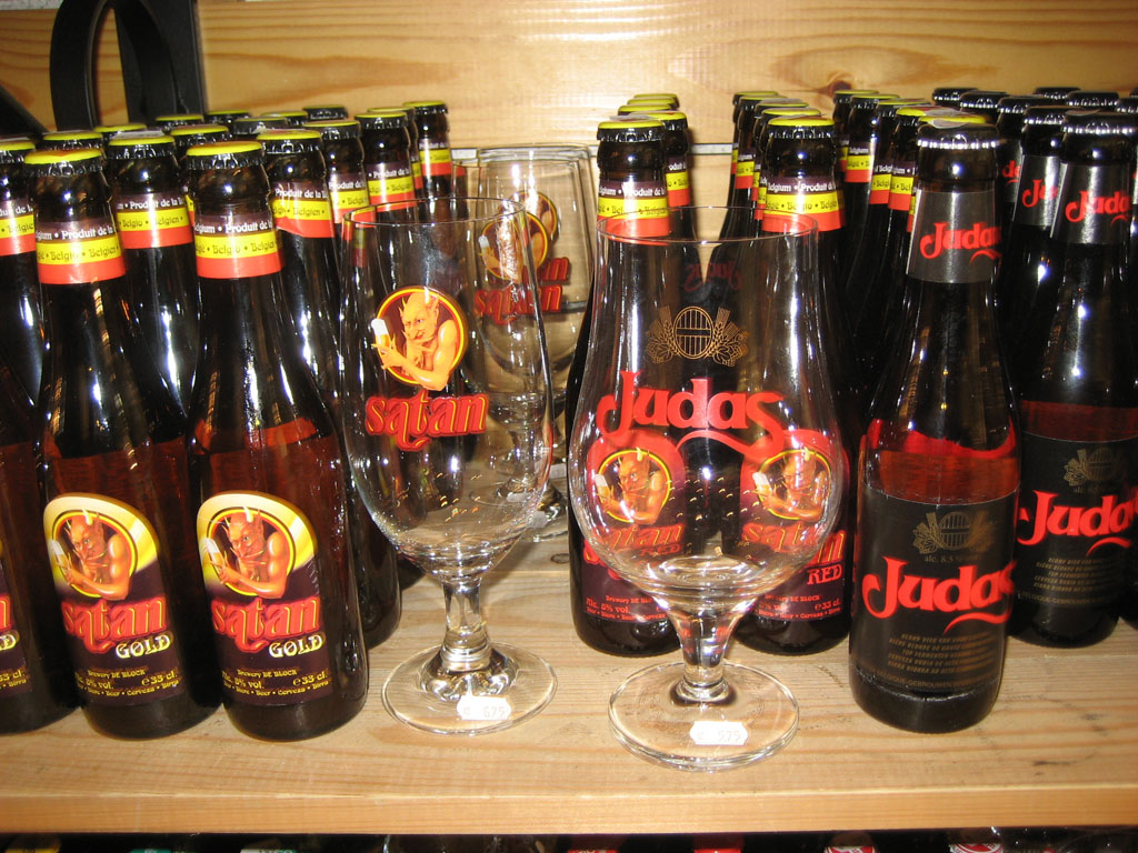Bouteilles de bière belges Satan et Judas