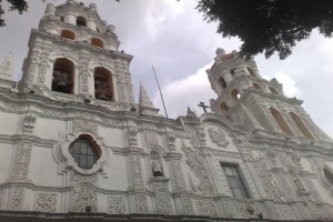 Eglise d'architecture coloniale, à Puebla